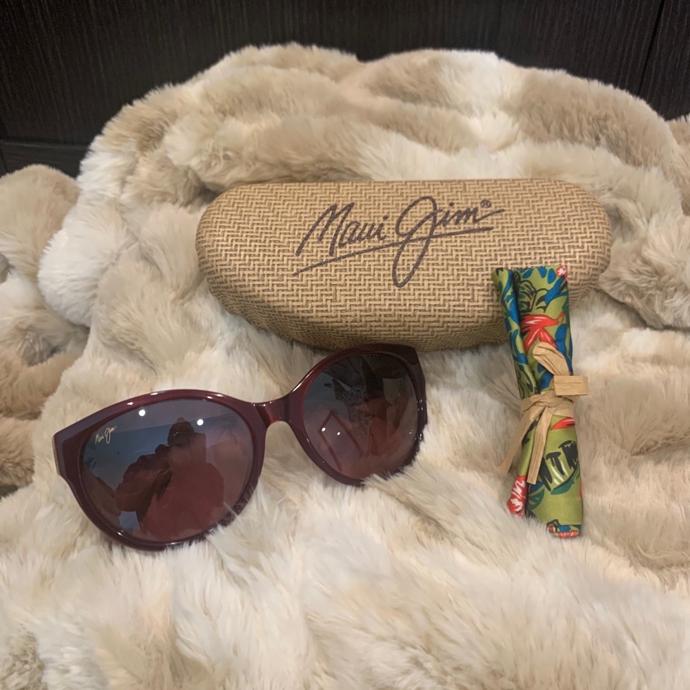 Ladies Authentic Maui Jim’s sunglasses